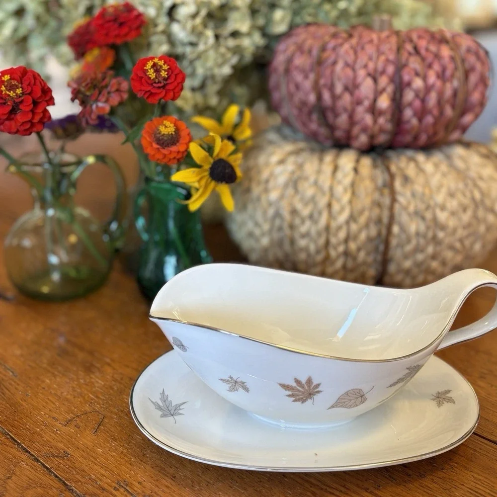 Heinrich Allure Anmut Bavaria Porcelain Gravy Boat 